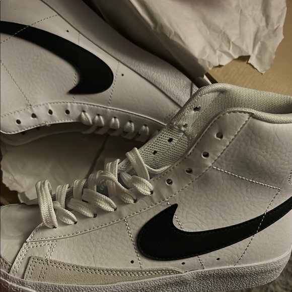 Nike Blazer Mid ‘77 (Youth Girls) - Picture 2 of 4